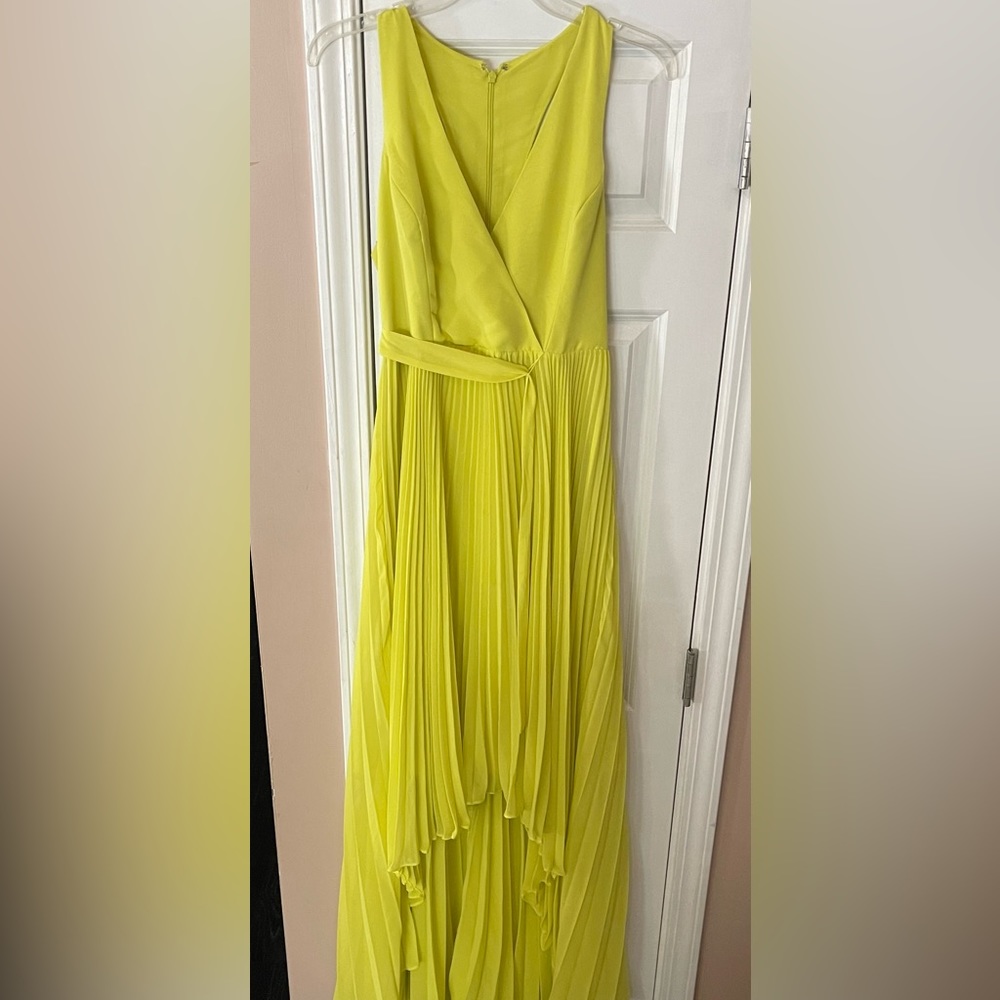SZ6 BCBG LT LEMONGRASS Hi-Lo Pleated Maxi Dress